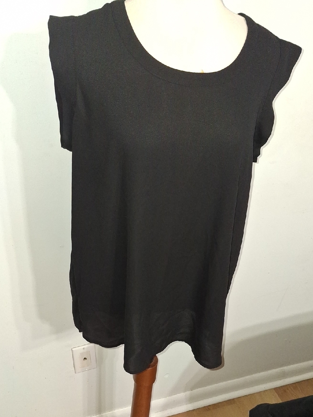 Pleione/ Black Cap-Sleeve Scoop-Neck Dressy Top - W Sz Medium